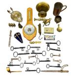 ANTIQUE & LATER MIXED METALWARE & COLLECTABLES GROUP - a Harrison sovereign balance, unboxed, S