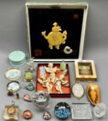 MIXED COLLECTABLES & PAPERWEIGHTS GROUP - to include a jade type opium bottle, Millefiori and