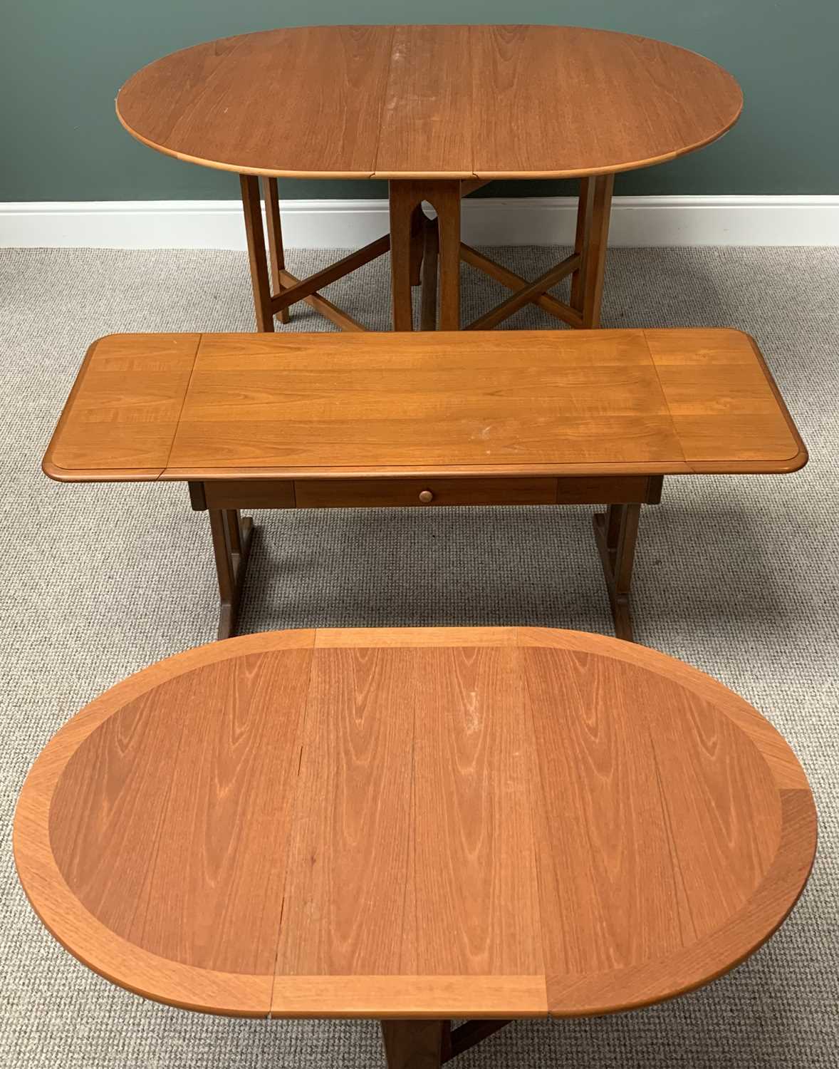 FURNITURE ASSORTMENT (5) - mid-Century style to include a tiled top nest of three tables, gate leg - Image 2 of 4