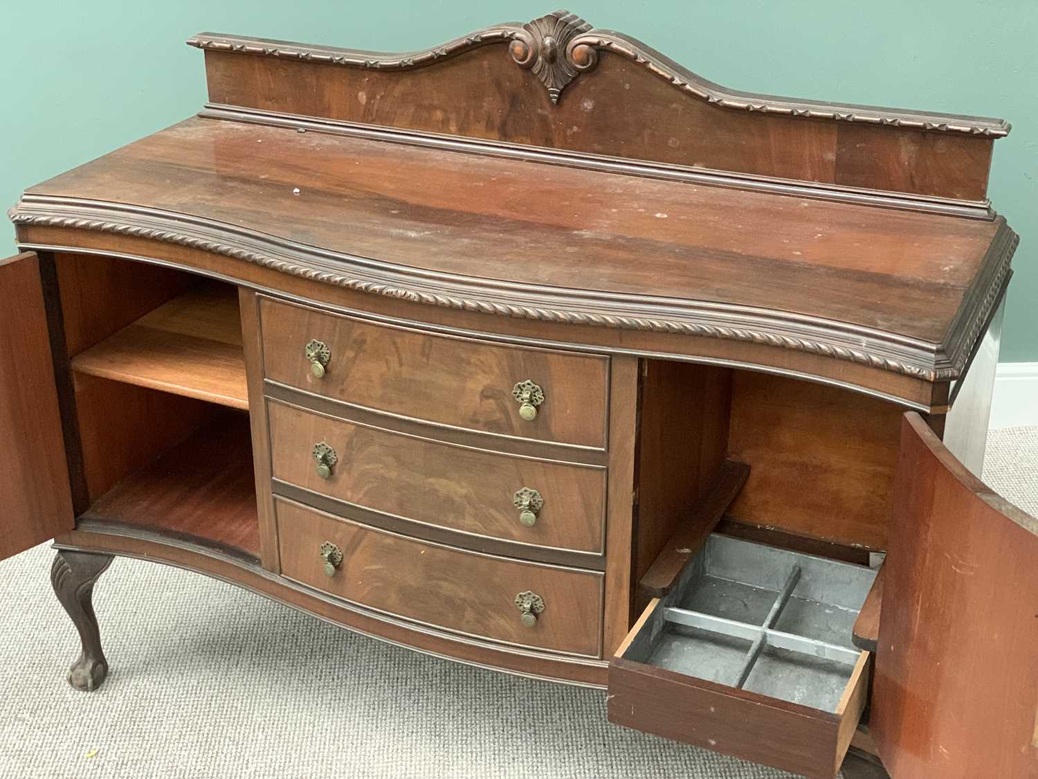 EDWARDIAN MAHOGANY SERPENTINE FRONT SIDEBOARD with three central drawers and two cupboard doors, - Image 2 of 4