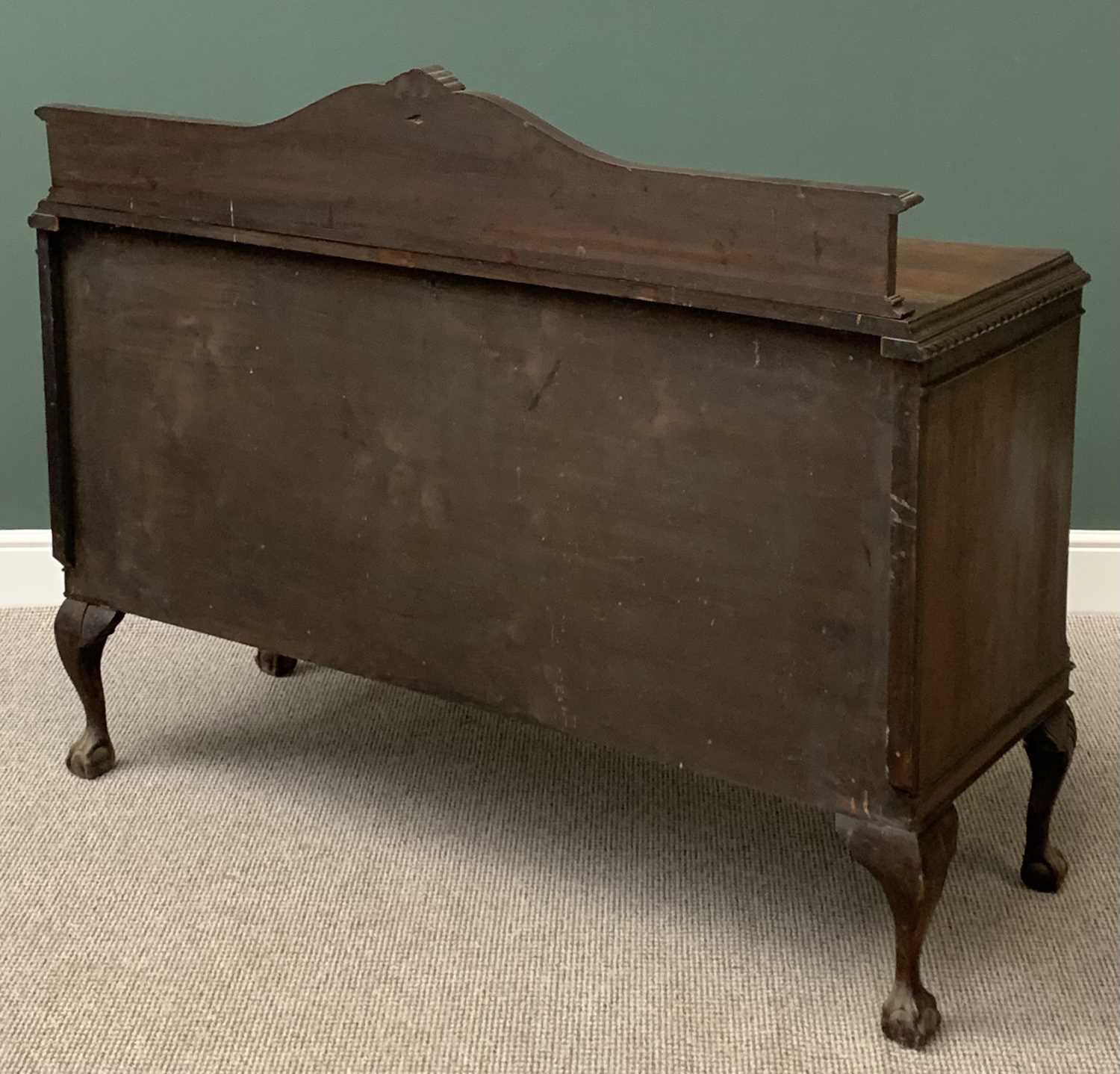 EDWARDIAN MAHOGANY SERPENTINE FRONT SIDEBOARD with three central drawers and two cupboard doors, - Image 4 of 4