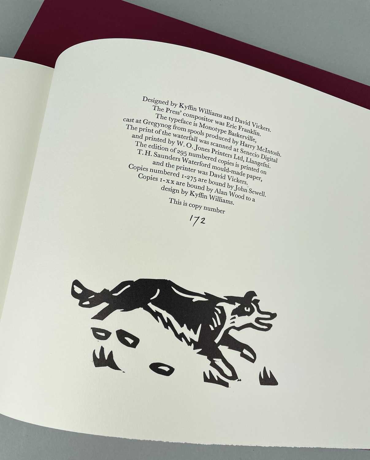 ‡ SIR KYFFIN WILLIAMS RA limited edition (172/275) volume of 'Cutting Images' - printed on T H - Image 5 of 7