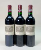 CHÂTEAU LAFITE ROTHSCHILD 1989 PAUILLAC 3 x 75clThree bottles of 1989 Château Lafite Rothschild