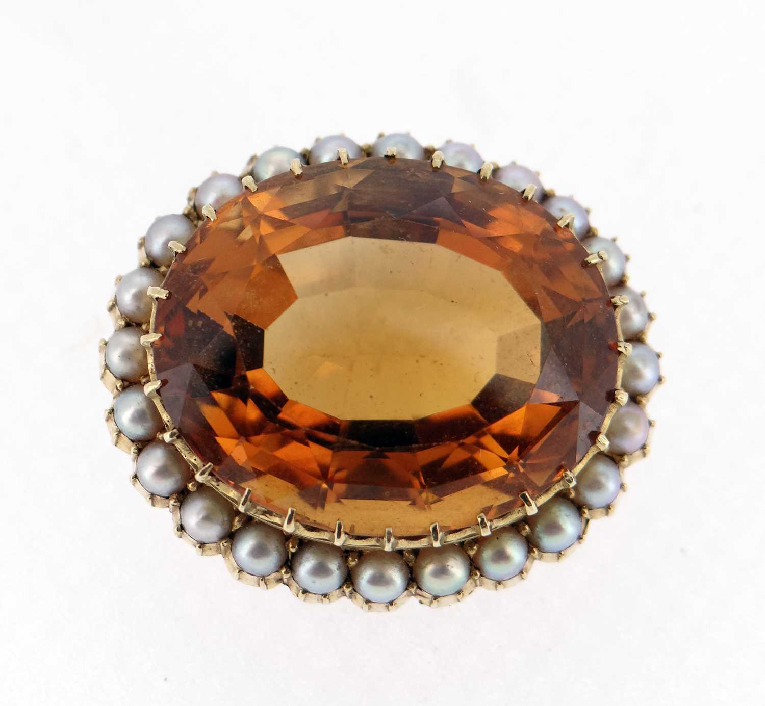 YELLOW METAL SET OVAL CITRINE & PEARL BROOCH, the citrine measuring 23 x 19mms approx., together - Image 2 of 3