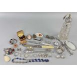 ASSORTED JEWELLERY & SILVER COLLECTIBLES, including 2 Scottish style brooches, silver atomiser,