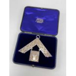 CASED SILVER MASONIC PAST MASTER'S JEWEL, engraved verso 'Presented by the Brethren of the Lodge