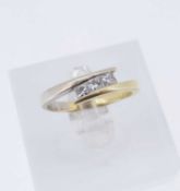 THREE STONE DIAMOND RING, princess cut on unmarked yellow and white metal shank (presumed 18K gold),