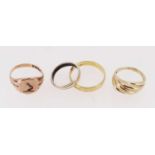 ASSORTED GOLD RINGS comprising 18ct gold wedding band stamped '750' (3.0gms), 9ct gold signet