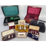 ASSORTED JEWELLERY & COLLECTABLES comprising pair of gents cased cufflinks, two vintage fitted