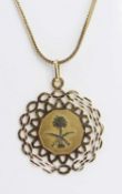18K GOLD SAUDI ARABIA PENDANT & BOXLINK CHAIN, pendant with Saudi national emblem within pierced