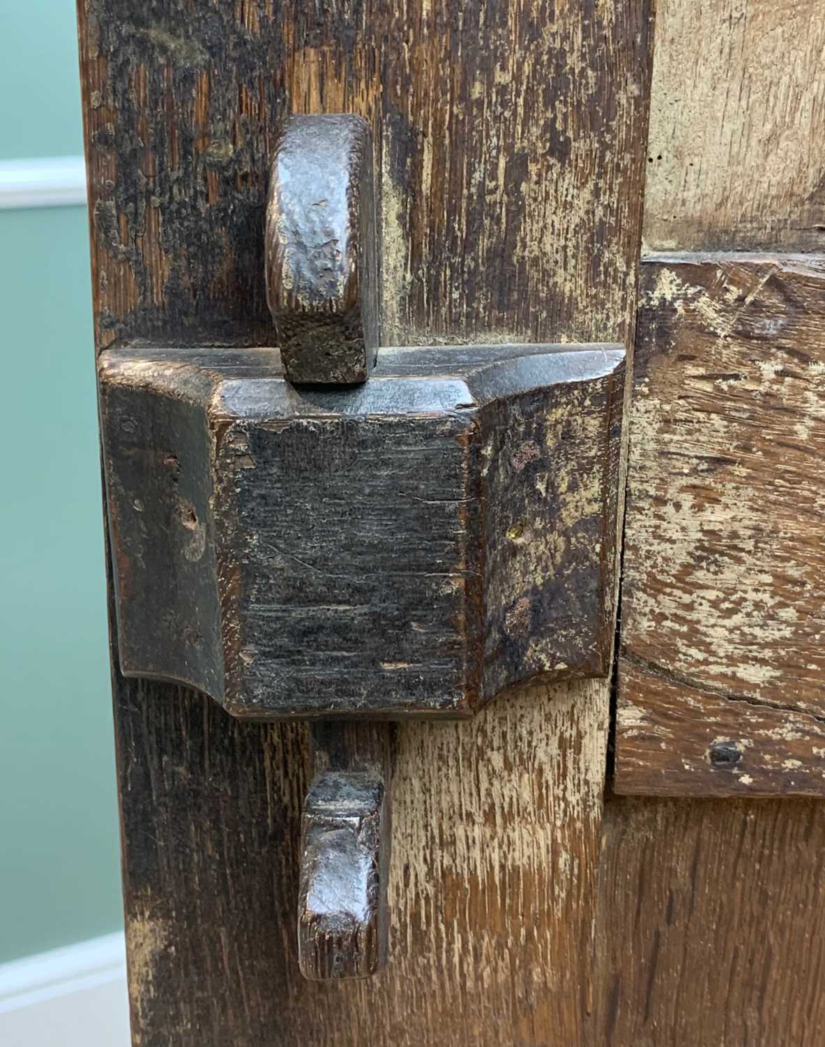 LATE 18TH CENTURY WELSH OAK PRESS CUPBOARD, probably Cardiganshire, cavetto cornice and blind fret - Image 7 of 12