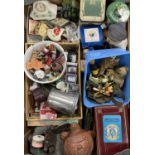 MIXED COLLECTABLES GROUP to include bone china thimbles, miniature and other cabinet figurines,