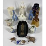 MIXED DECORATIVE POTTERY & PORCELAIN to include a fruit decorated Royal Stanley ware vase,