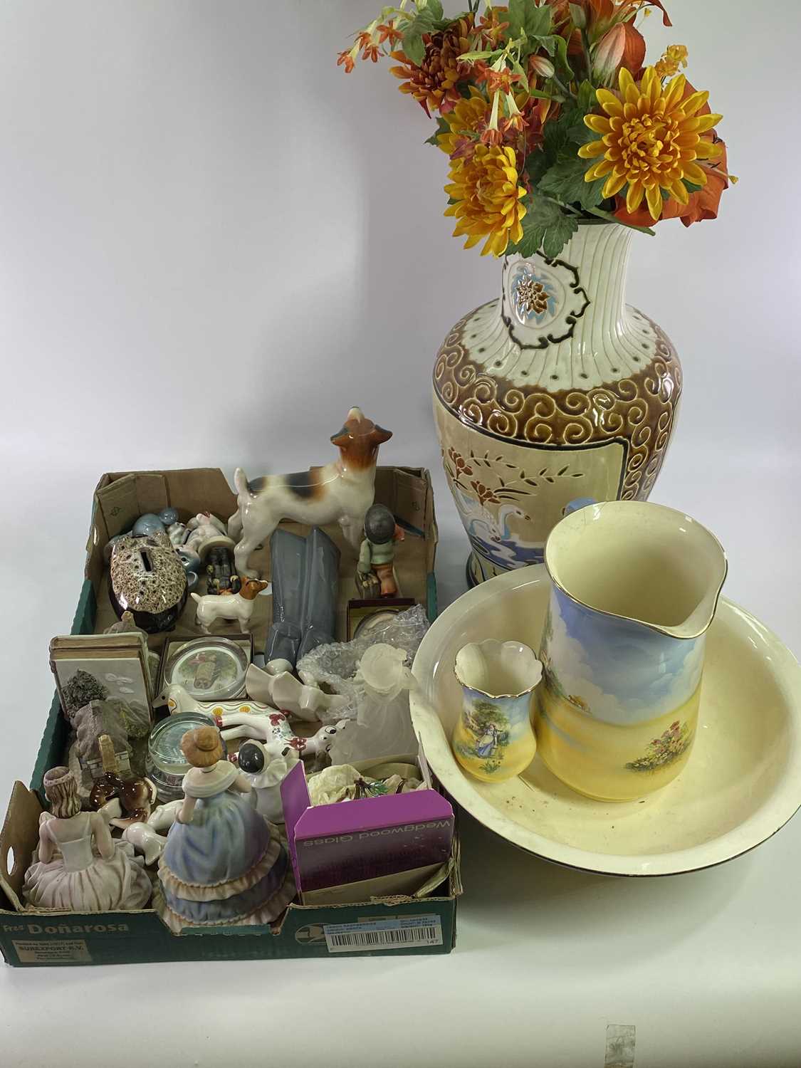 CABINET FIGURINES, ANIMAL ORNAMENTS, vintage wash jug and bowl and a large modern pottery vase and - Bild 5 aus 5