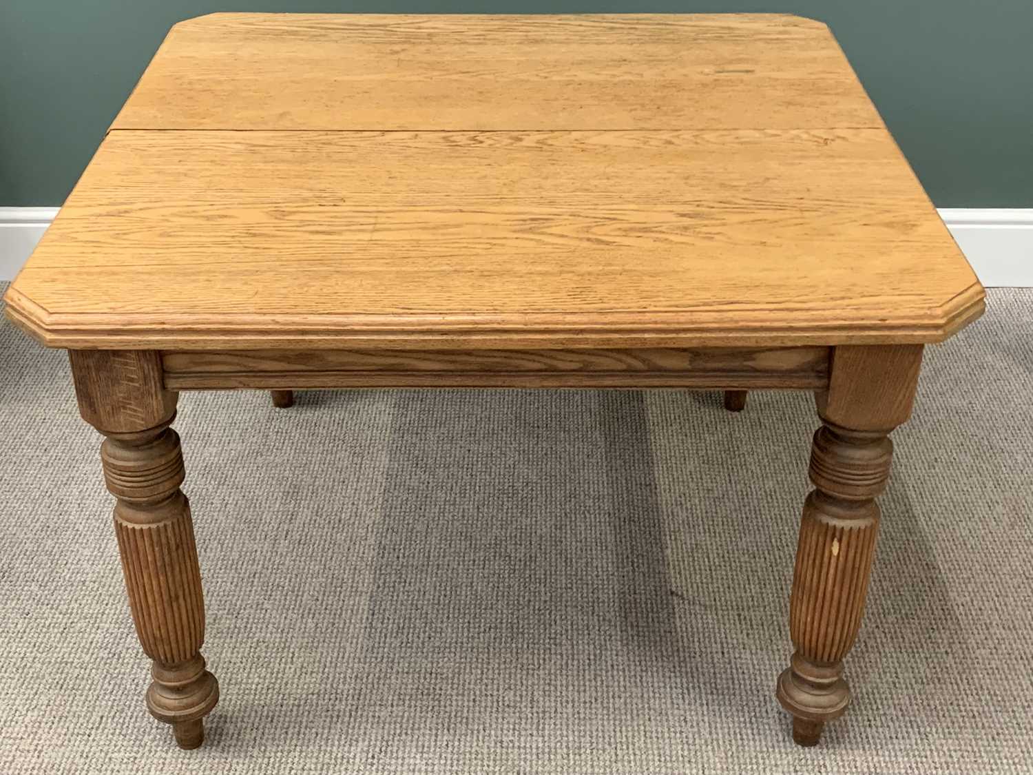 ANTIQUE OAK WIND-OUT DINING TABLE on reeded and turned supports, 70cms H, 108cms W, 108cms D and six - Image 2 of 5