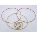 A TRICOLOUR 9CT GOLD SET OF THREE NARROW BANGLES - 12.5grms, London 1983 and three matching 9ct