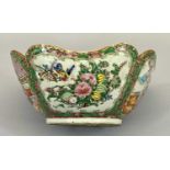 CIRCA 1900 CHINESE CANTON FAMILLE ROSE BOWL - having a lobed rim, the body with panels of people