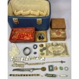 VICTORIAN & LATER JEWELLERY & COLLECTABLES in vintage travel vanity case, jewellery includes coral