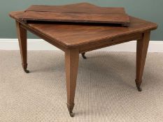 EDWARDIAN MAHOGANY WIND-OUT DINING TABLE with two additional leaves, rounded corners to the top,