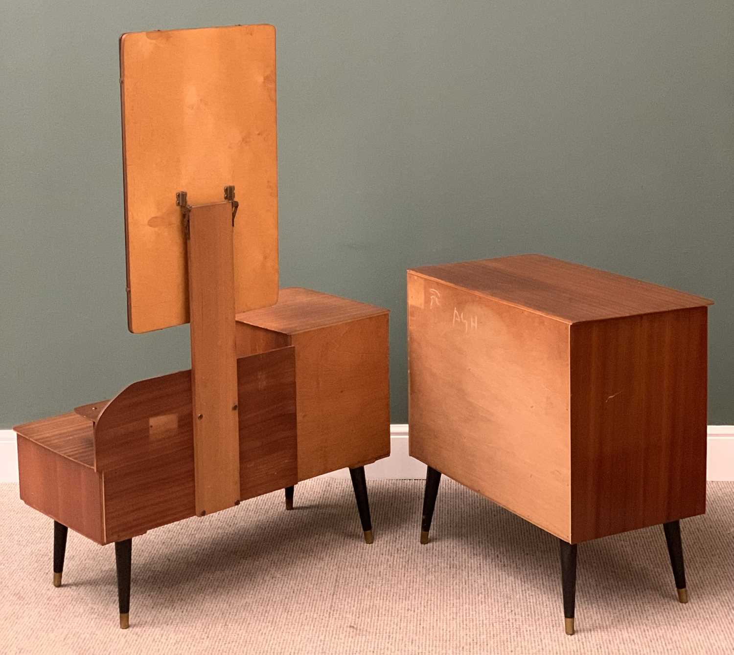 STYLISH MID-CENTURY BEDROOM FURNITURE (2) to include a three drawer chest with the top drawer - Image 5 of 5
