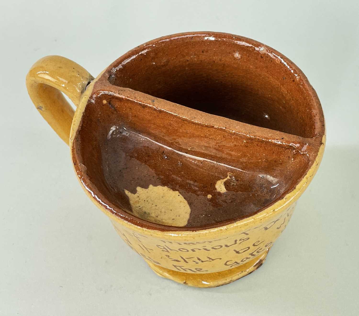 EWENNY CLAY PITS POTTERY SHAVING MUG in mustard glaze, having loop handle and bisected into - Bild 2 aus 2