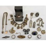 VICTORIAN 15CT GOLD, SILVER & OTHER JEWELLERY GROUP - to include a Victorian 15ct gold bar brooch