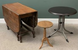 FURNITURE ASSORTMENT (3) - an oak gateleg table, 74cms H, 153cms W, 107cms D (open), a small light