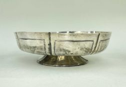 EDWARDIAN PLANISHED SILVER PEDESTAL DISH, William Comyns, London 1902, of heavy gauge, circular on