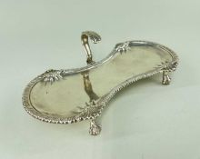 GEORGE III SILVER CANDLE SNUFFER TRAY, London 1770, waisted form with scrolled over handle,