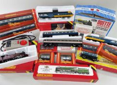 ASSORTED HORNBY OO GAUGE LOCOS, ROLLING STOCK & ACCESSORIES, including R065 2-10-0 Standard Class 9F