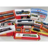 ASSORTED HORNBY OO GAUGE LOCOS, ROLLING STOCK & ACCESSORIES, including R065 2-10-0 Standard Class 9F