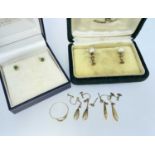 ASSORTED JEWELLERY comprising 14K pair of pearl earrings, gold emerald earrings stamped '750', three