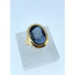 YELLOW METAL MOUNTED HARDSTONE CAMEO RING, the 19thC 'Grand Tour' banded agate oval cameo carved