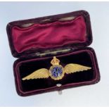 15CT GOLD & ENAMEL RAF 'SWEETHEART' BROOCH, 5.7cms wide, 3.7gms, in vintage brooch box Provenance: