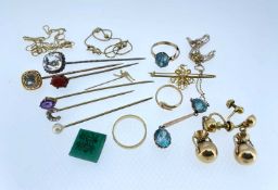 ASSORTED GOLD & YELLOW METAL JEWELLERY comprising 18ct gold band and snake ring, both stamped '750',