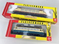 TWO FLEISCHMANN HO GAUGE ELECTRIC LOCOMOTIVES, comprising 4338 DB 110 352-2 in green/cream, and 4375