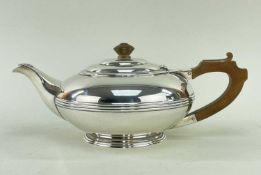 GEORGE VI TEAPOT, Goldsmiths & Silversmiths Co, London 1938, compressed spherical form, stepped lid,