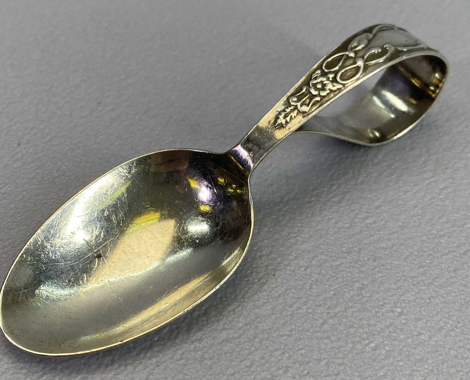 SMALL SILVER - 12 pieces to include nine hallmarked napkin rings, child's pusher spoon, pair of - Image 2 of 6