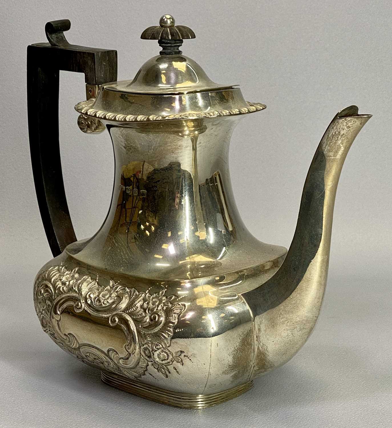 BIRMINGHAM VICTORIAN SILVER TEAPOT 1899 - Maker Synyer & Beddoes, waisted form with floral - Image 3 of 3