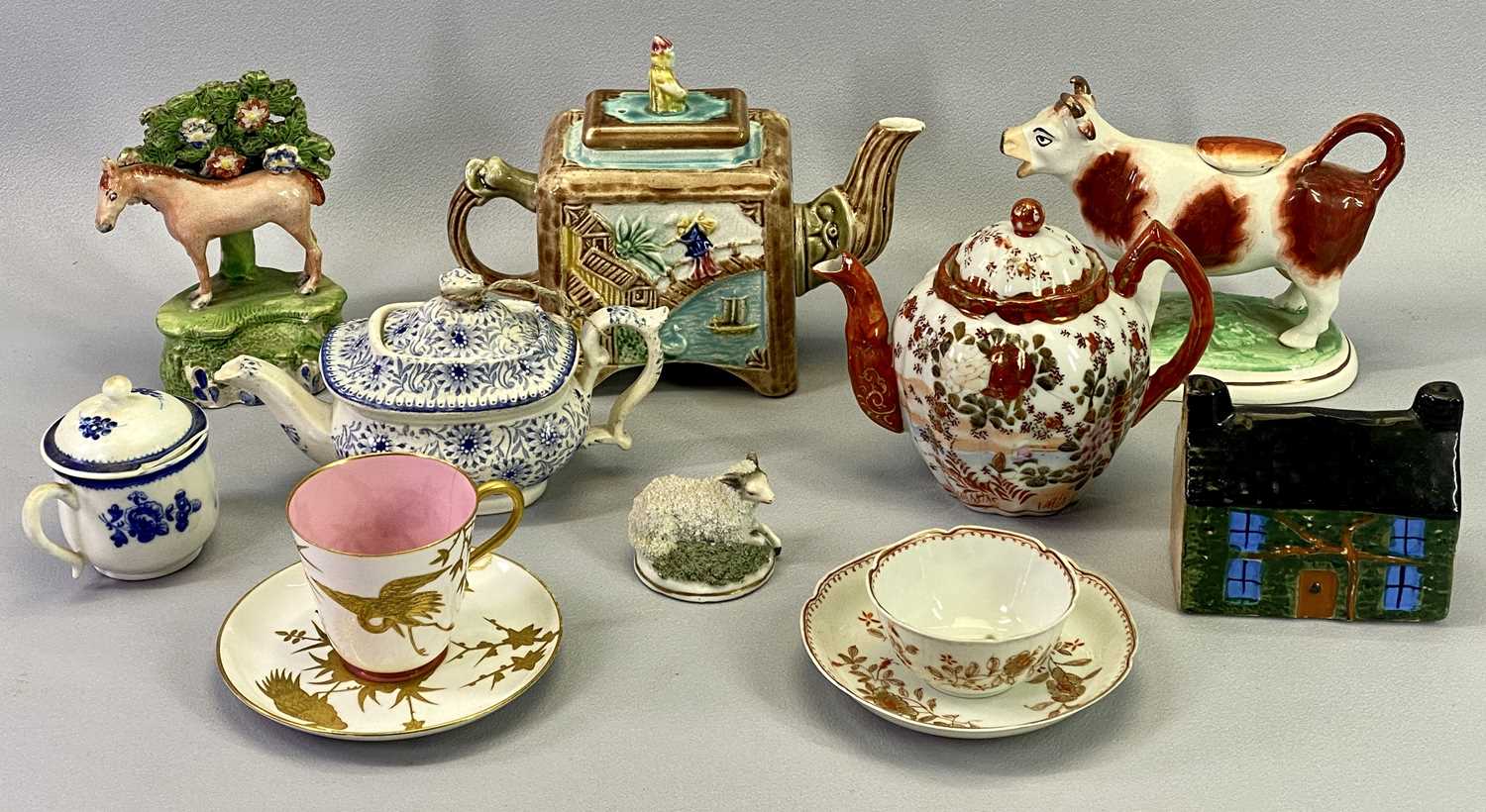 ANTIQUE & LATER CABINET POTTERY & PORCELAIN - to include a Majolica teapot and cover, Pearl ware