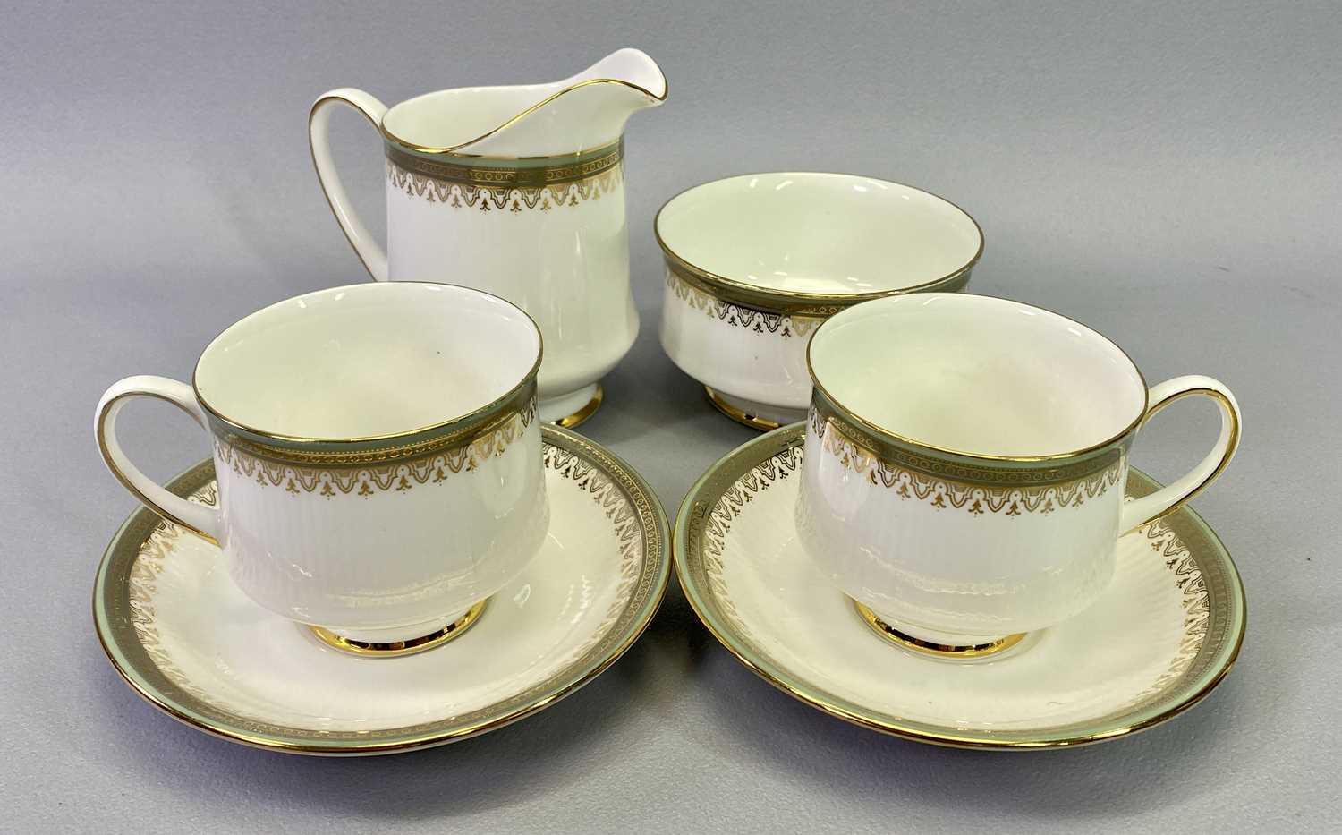 PARAGON KENSINGTON TEA & DINNERWARE, 62 PIECES - consist of two vegetable tureens with covers, gravy - Image 2 of 2