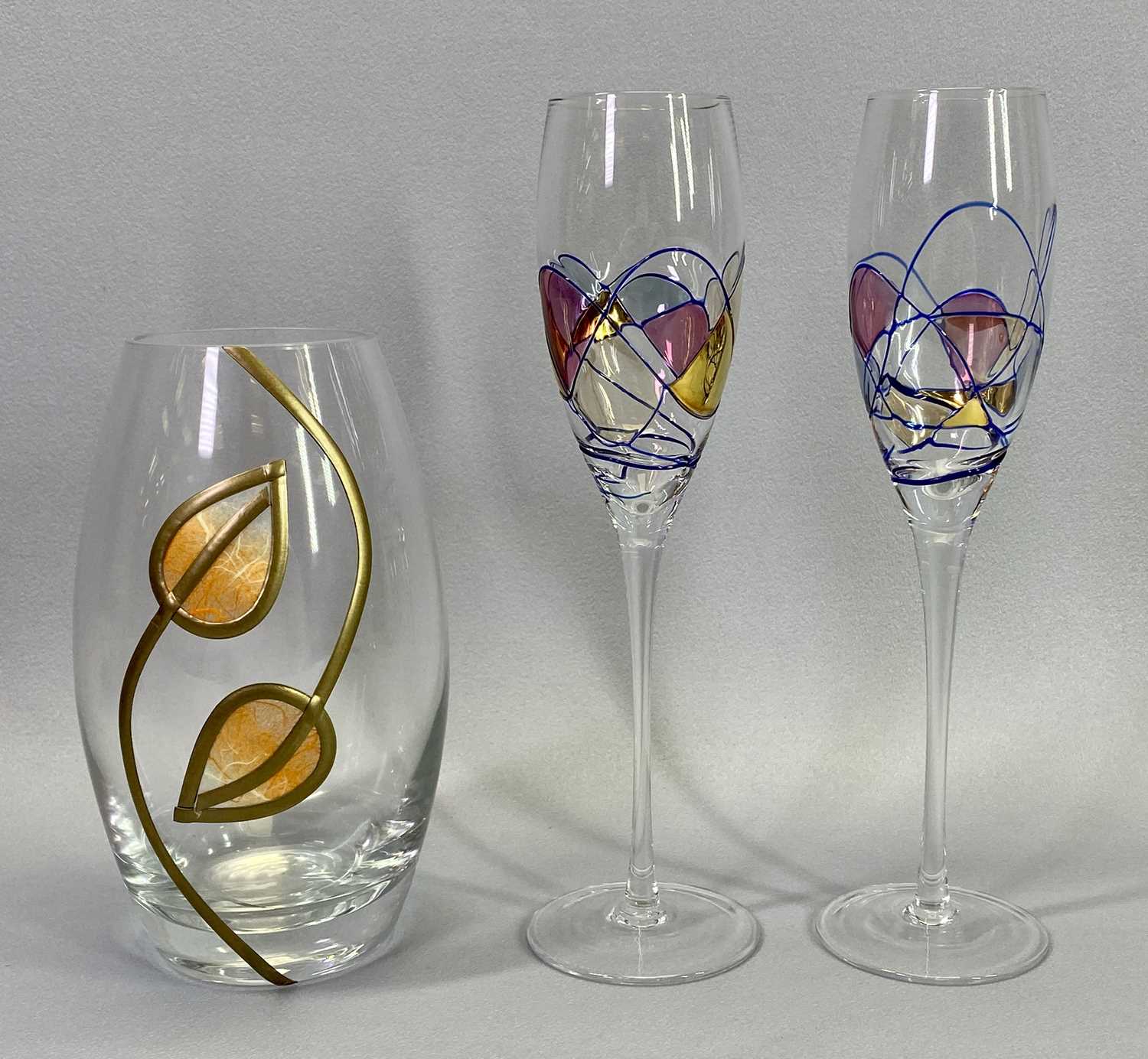 CUT CRYSTAL, COLOURFUL & OTHER GLASSWARE GROUP - to include Murano style glass fish and bird - Bild 2 aus 3