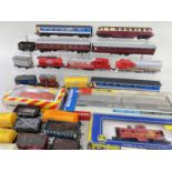 ASSORTED 00/H0 GAUGE LOCOS & ROLLING STOCK, including two Santa Fe diesel electric engines, four