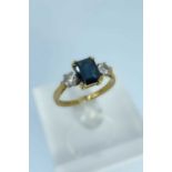 18CT GOLD SAPPHIRE & DIAMOND RING, the central sapphire (8 x 6mms approx.) flanked by two