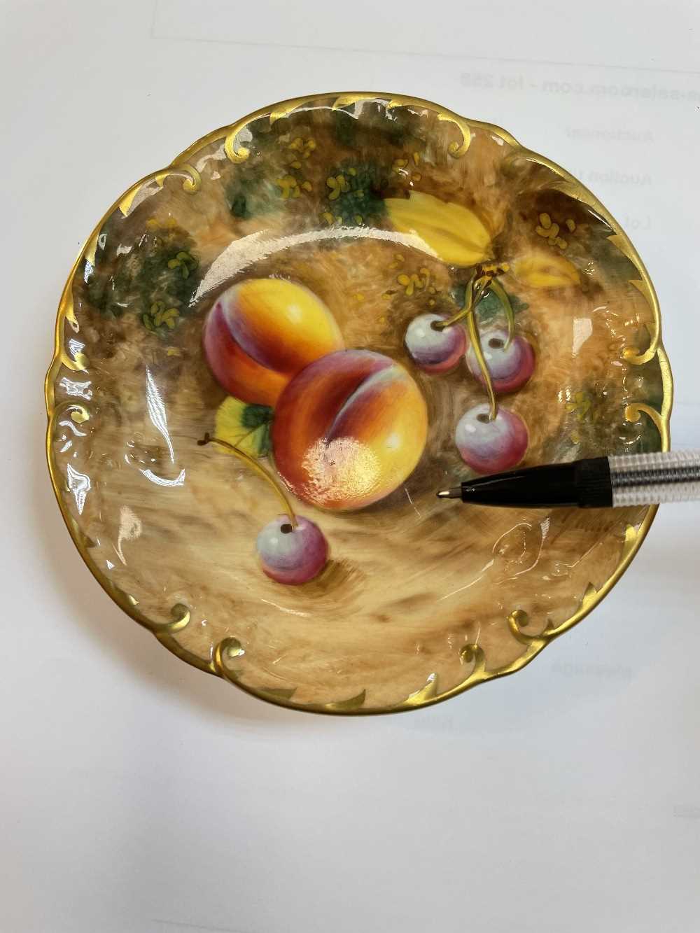 PAIR OF ROYAL WORCESTER FALLEN FRUIT BONE CHINA PIN DISHES, signed 'Roberts', hand-painted with - Bild 5 aus 9
