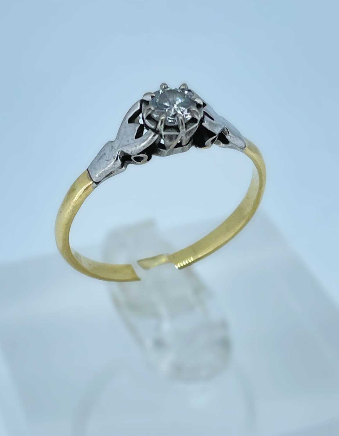 YELLOW GOLD DIAMOND SOLITAIRE RING, the single stone measuring 0.2cts approx., ring size R, 2.4gms