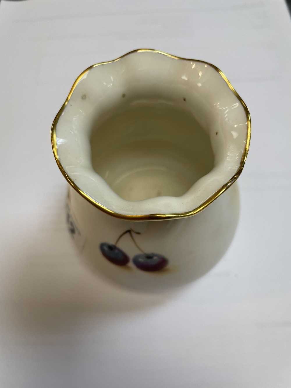 FOUR PIECES OF ROYAL WORCESTER FALLEN FRUIT BONE CHINA, signed 'Roberts', comprising four hand- - Bild 16 aus 17