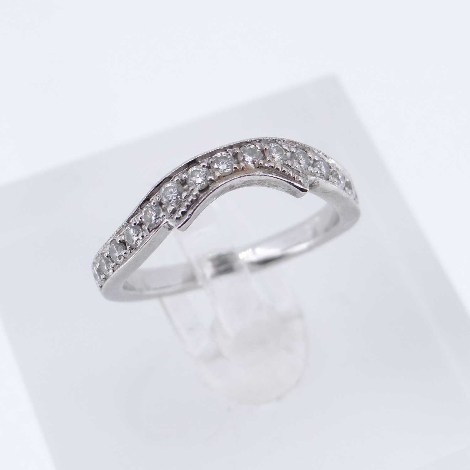 MODERN PLATINUM DIAMOND ENCRUSTED ENGAGEMENT RING & MATCHING WEDDING BAND, the central stone - Image 6 of 8