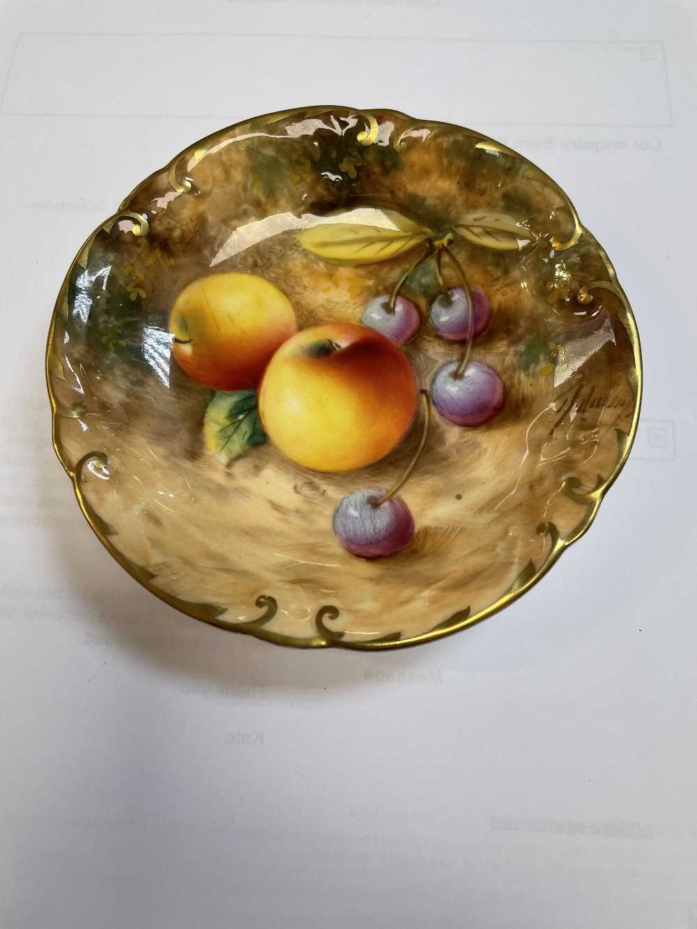 PAIR OF ROYAL WORCESTER FALLEN FRUIT BONE CHINA PIN DISHES, signed 'Roberts', hand-painted with - Bild 8 aus 9