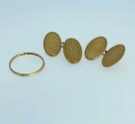 9CT GOLD JEWELLERY comprising pair of 9ct gold engine turned oval cufflinks and a 9ct gold band, 5.